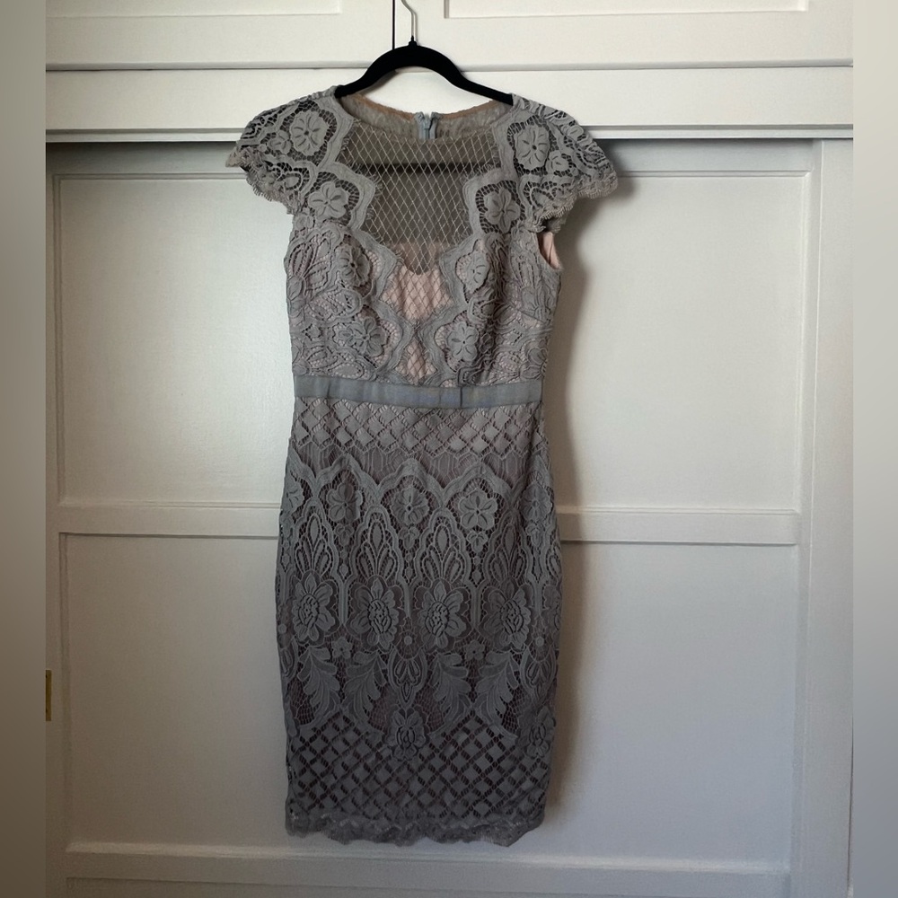 Stunning Tadashi Shoji dress in size 4! Like new condition!